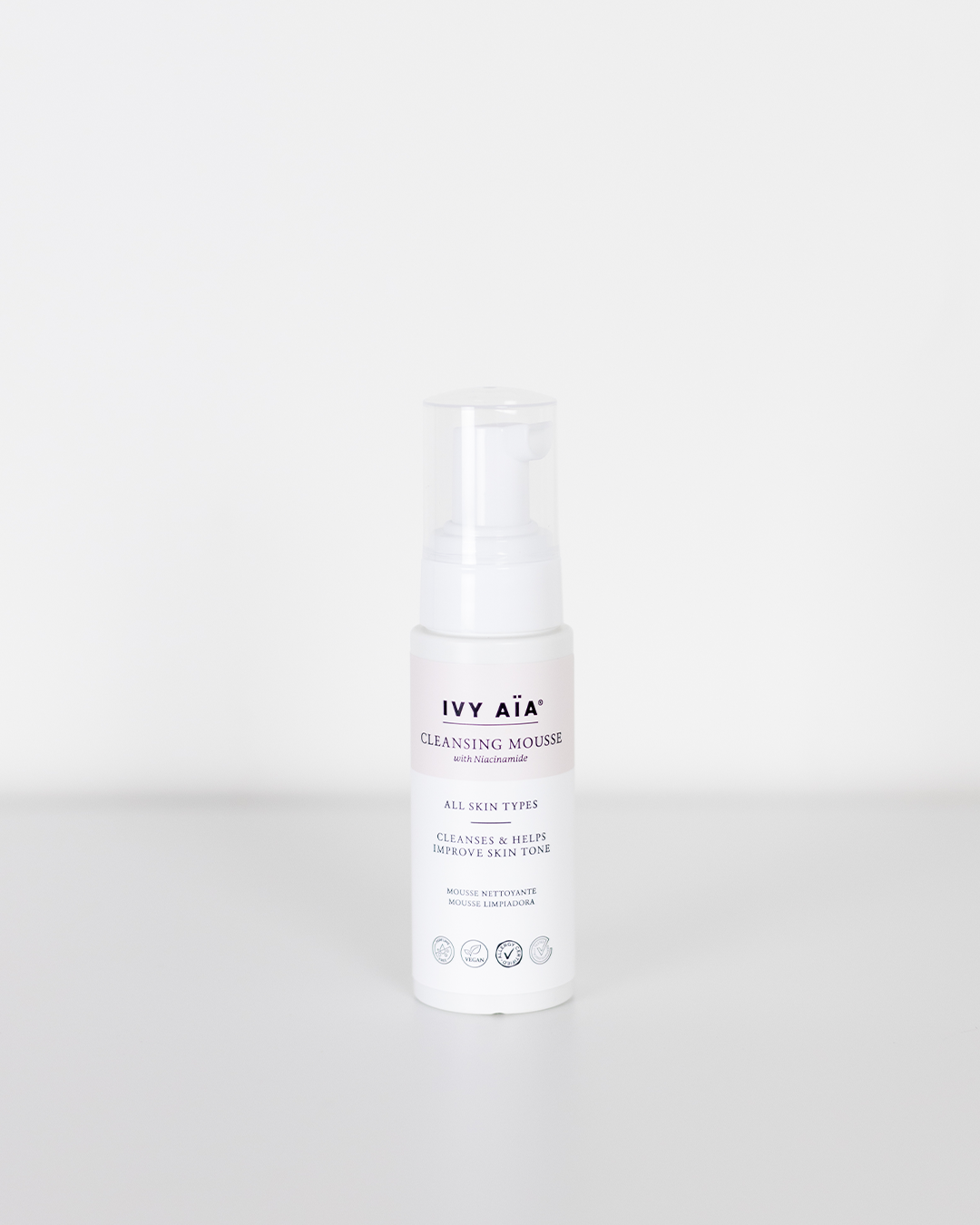 קצף ניקוי לפנים מועשר בניאצינאמיד – (Travel Size)