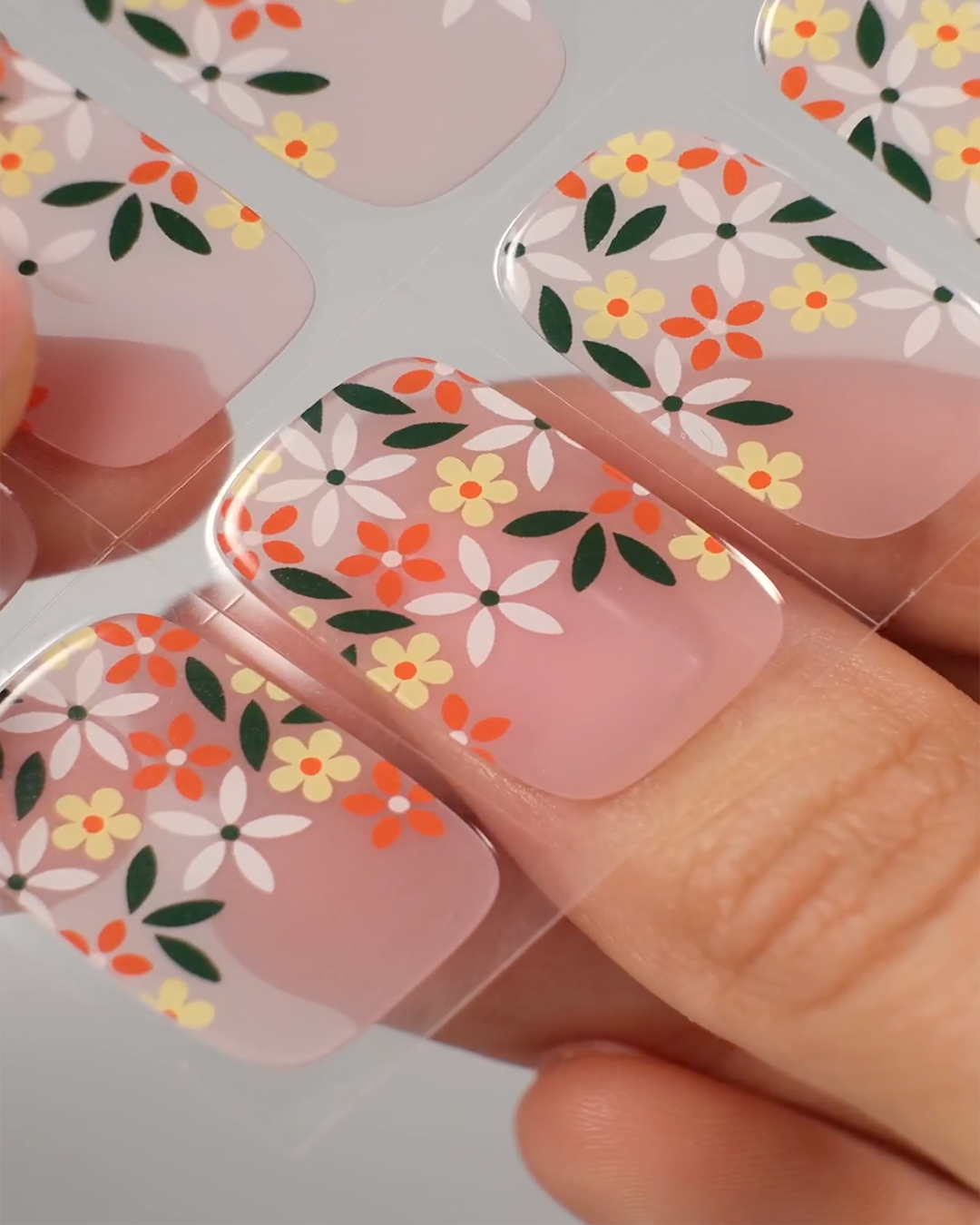 רצועות ג'ל ציפורניים צבעוניות