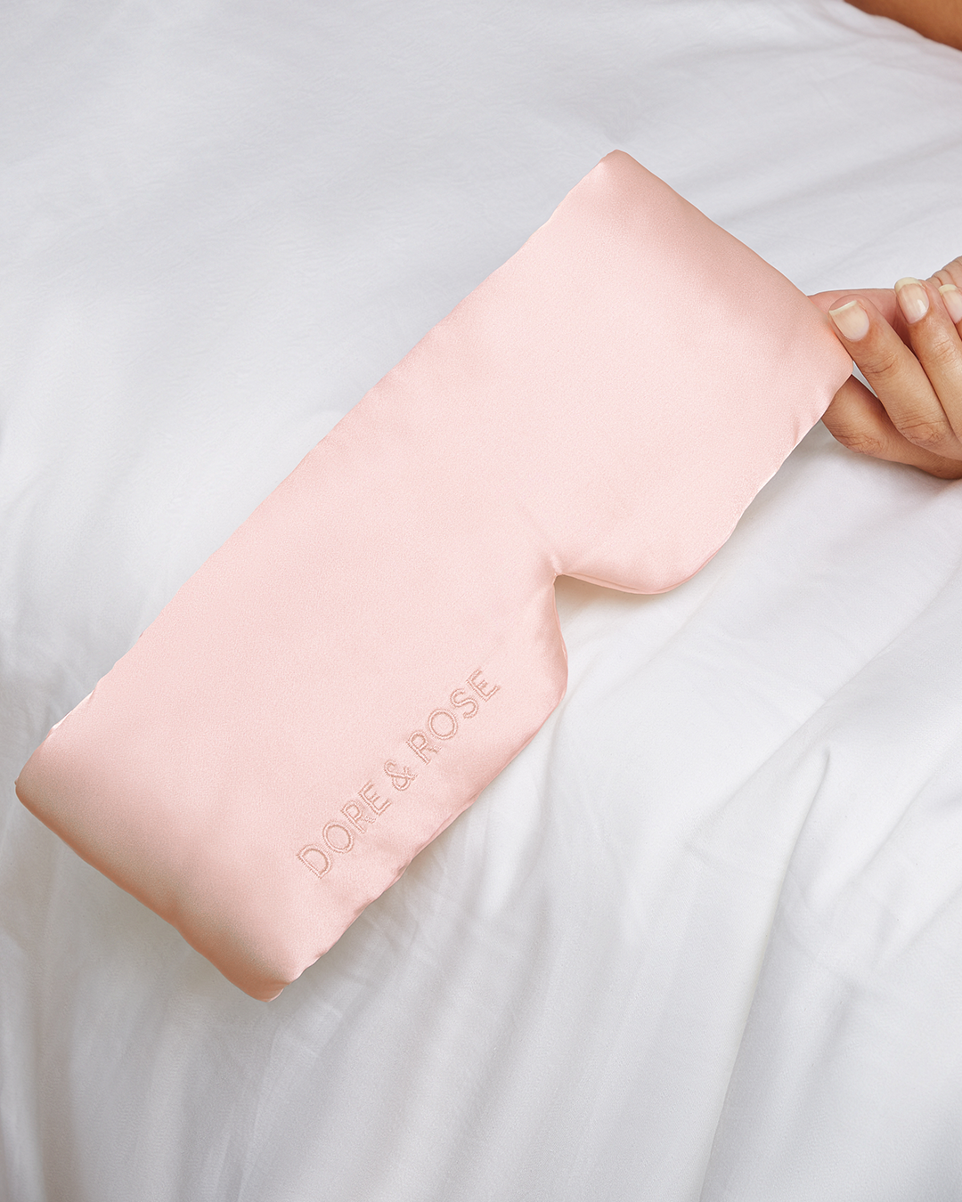 מסכת עיניים לשינה עמוקה בצבע ורוד