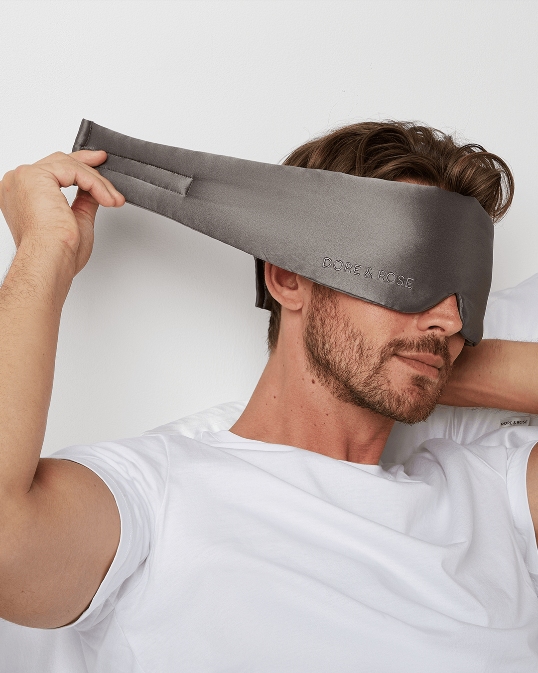 מסכת עיניים לשינה עמוקה בצבע כסף