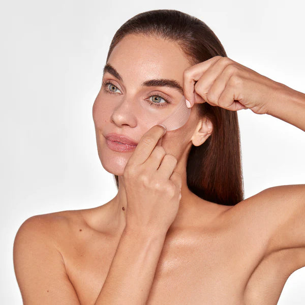A case of hydrogel eye masks to reduce swelling