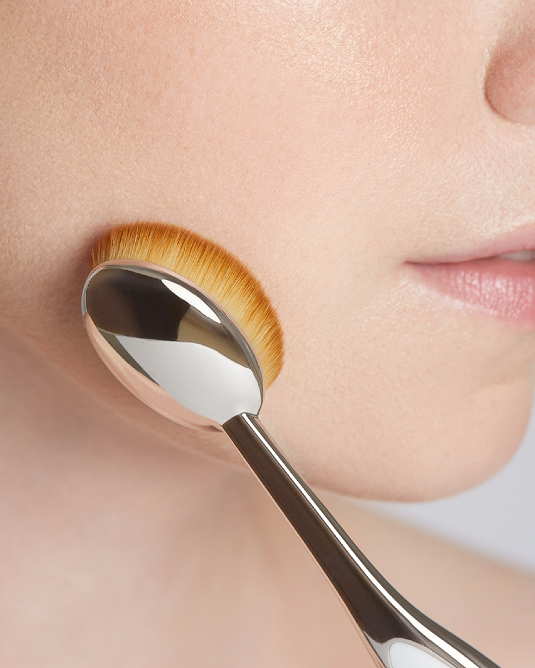 מברשת איפור אובלית מס.6