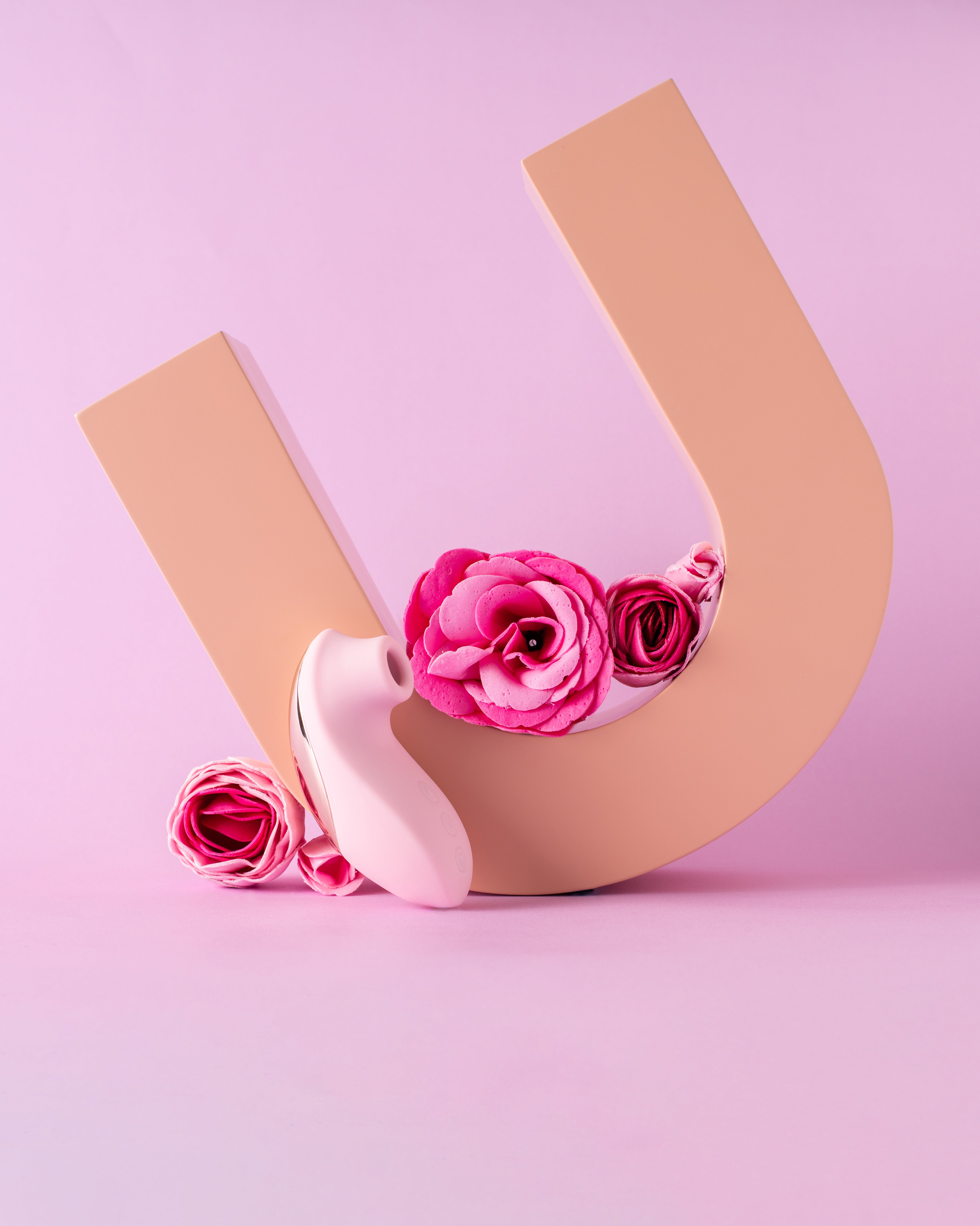 לחוויה רגועה וטבעית, מצוירים בעדינות על רקע נעים NATURAL GLOW-אביזרי מין מקצועיים ואלגנטיים מ