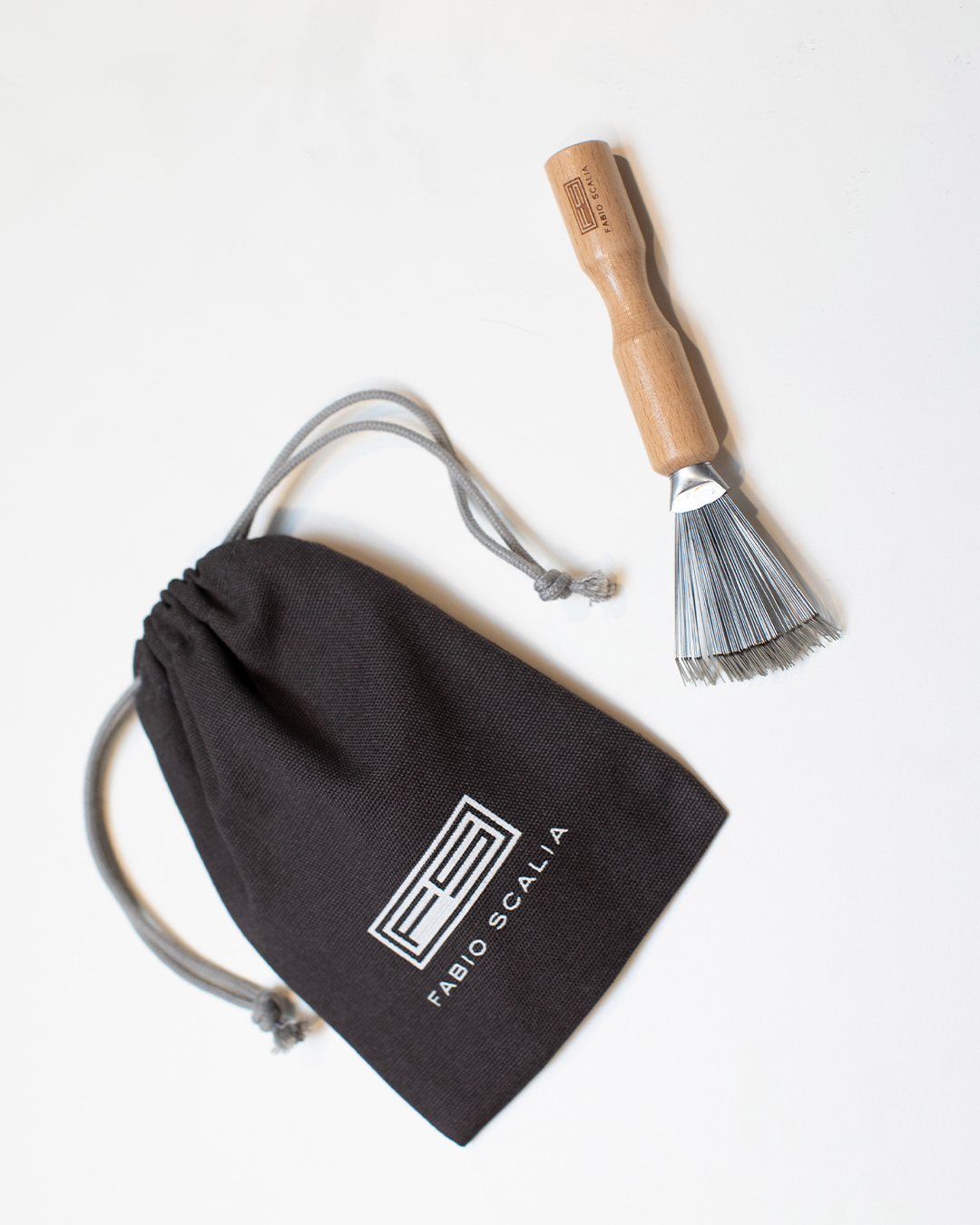 Ciccio | ניקוי מברשות שיער