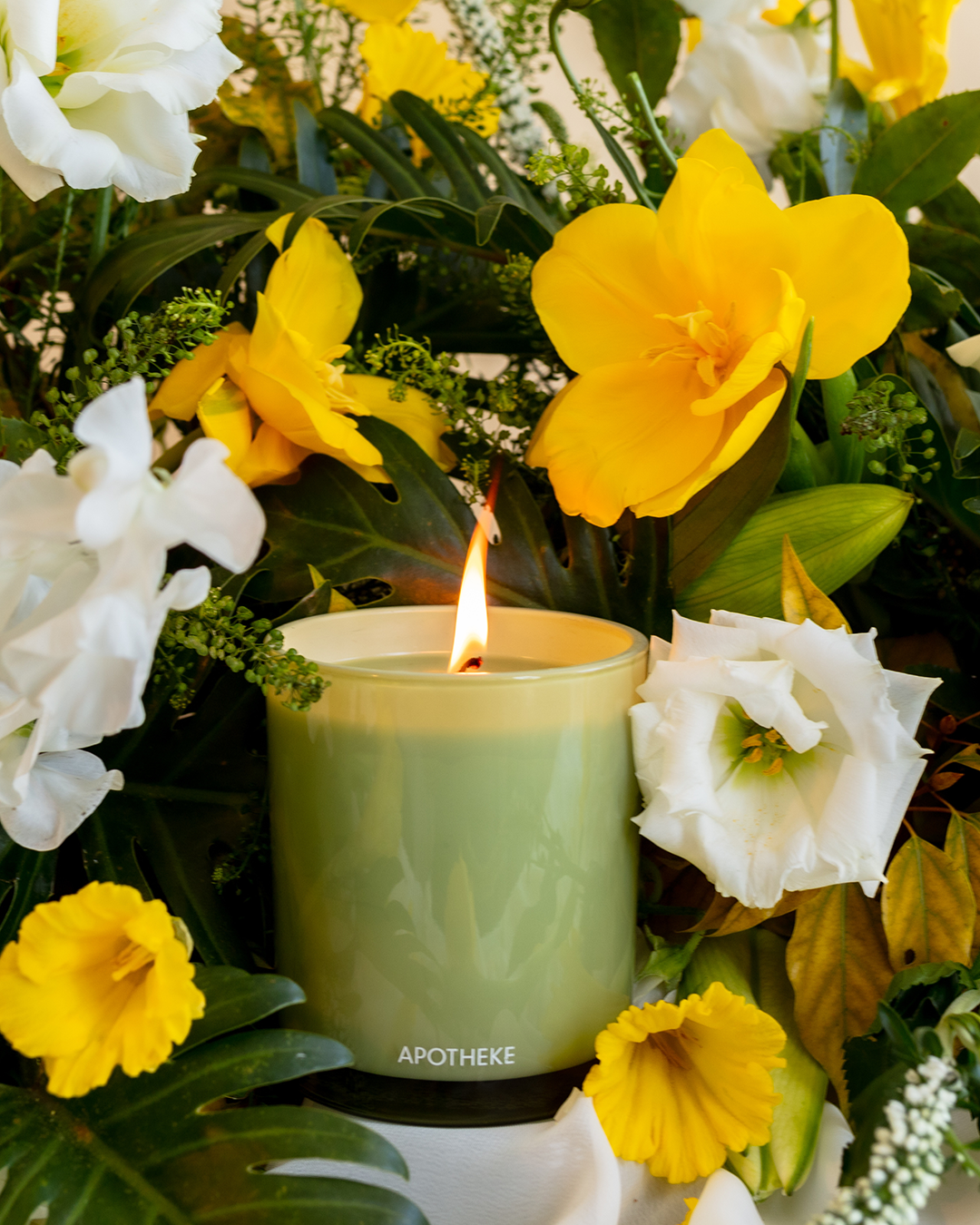 Classic Saffron Vanilla scented candle