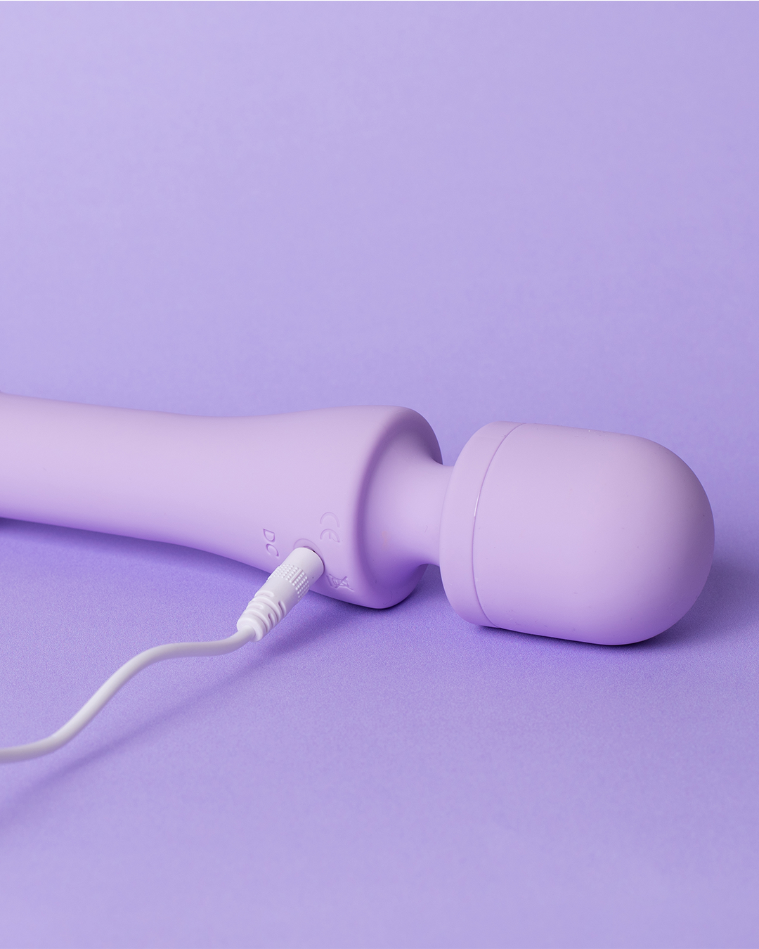 לנוחות מקסימלית USB עם כבל WANDA ויברטור סגול לנשים