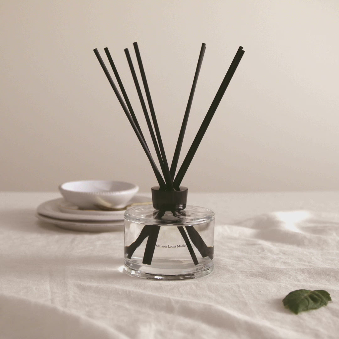 דיפיוזר - No.04 Bois de Balincourt של Maison Louis Marie | Fine Rituals - וידאו