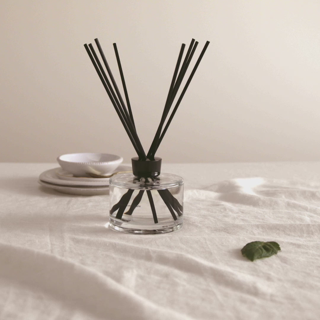 דיפיוזר - No.09 Vallee de Farney של Maison Louis Marie | Fine Rituals - וידאו